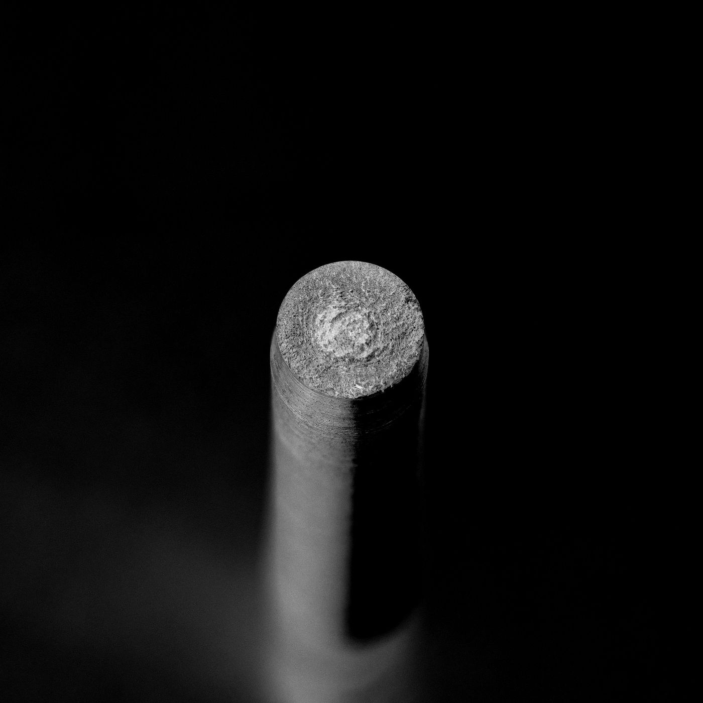 Macro photograph of a U-notch fatigue specimen